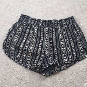 Summer tribal short